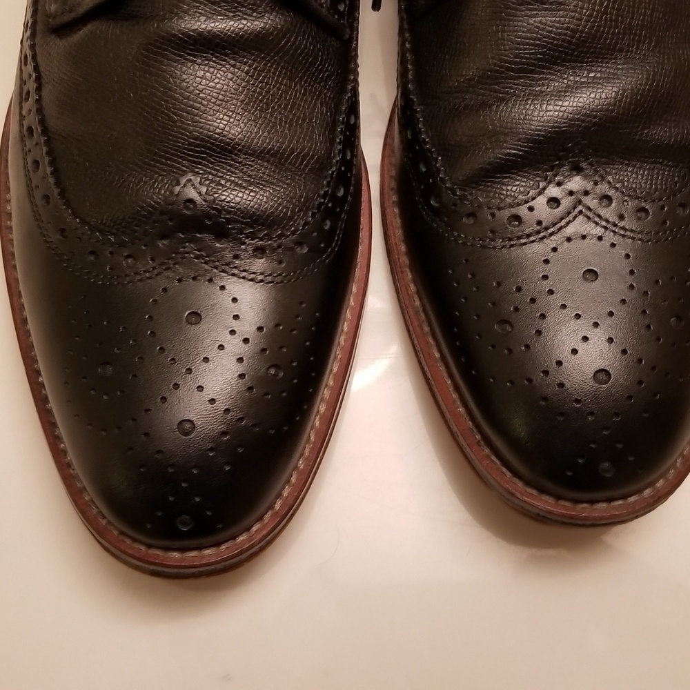 Johnson and Murphy black leather wingtip boots. Si